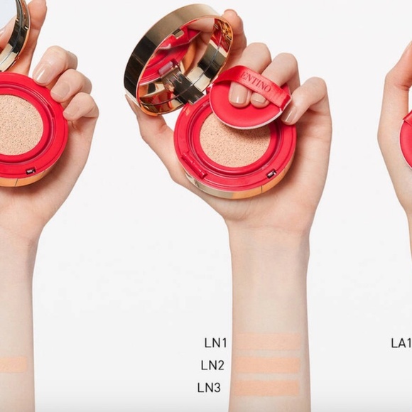 New! VALENTINO Go Cushion With Spf 23 Foundation And Sponge Set - Picture 4 of 5